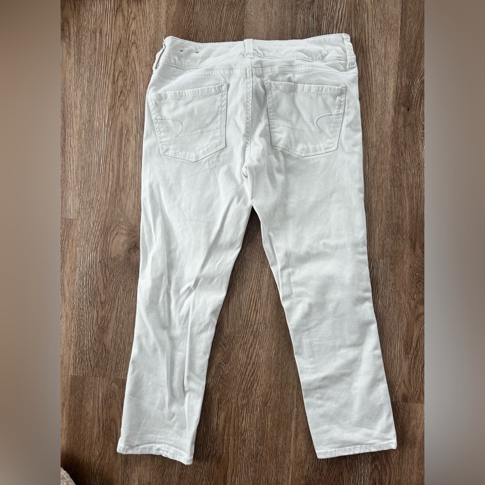 American Eagle size 4 white capris